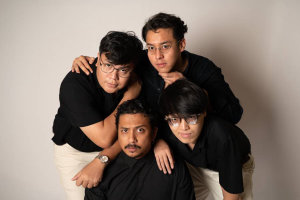 Wijaya 80 & Sal Priadi - Bulan Bintang, Garis Menyilang